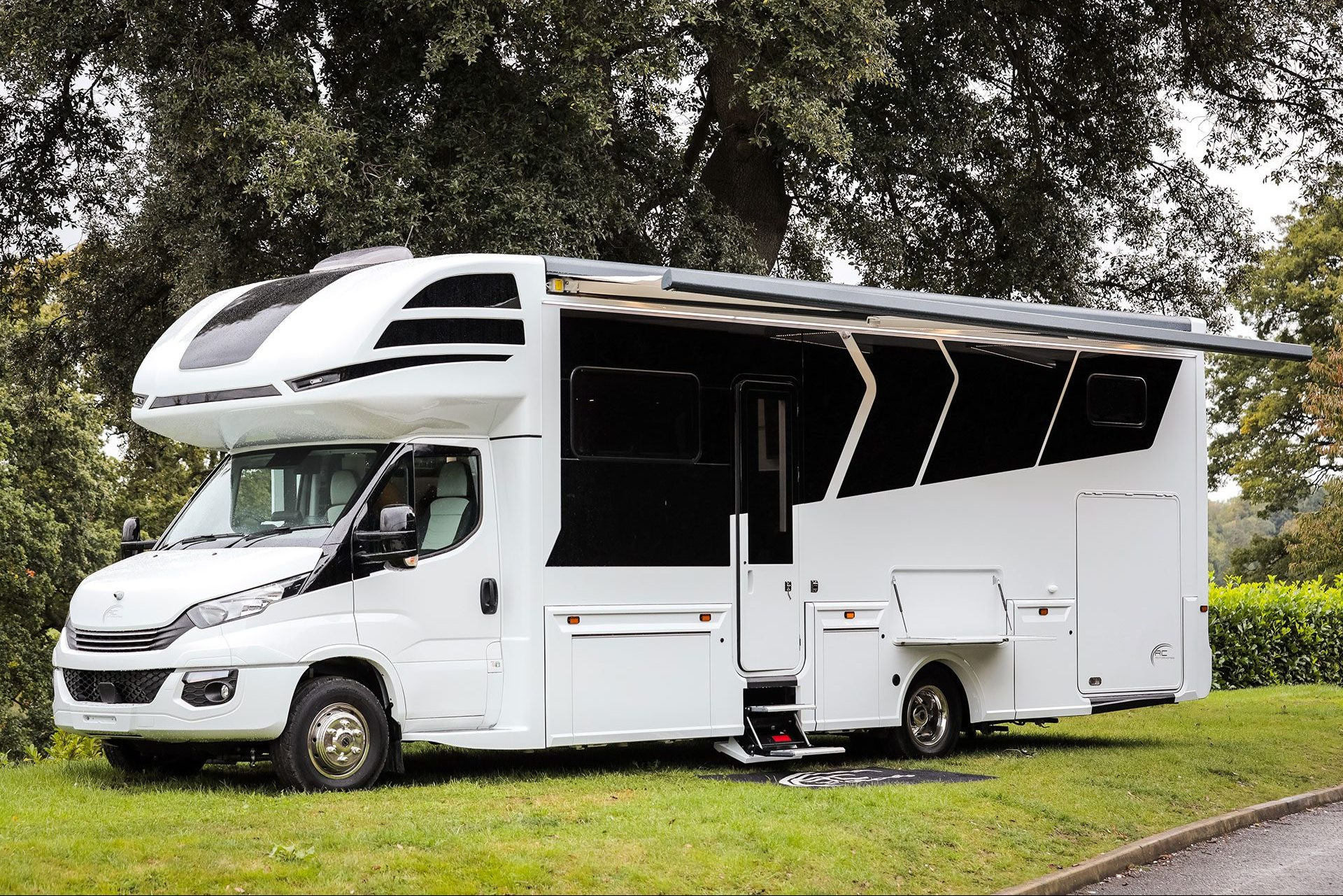 Mobile home on an open road, driven by a knowledgeable owner educated through Get Drivers Ed.