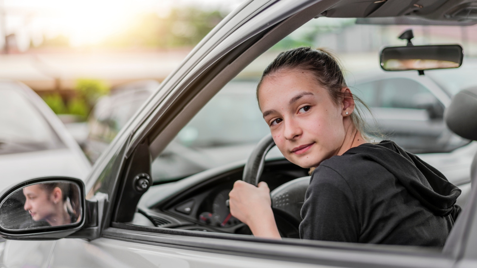 Teen taking an online drivers ed course with Get Drivers Ed for safe driving preparation