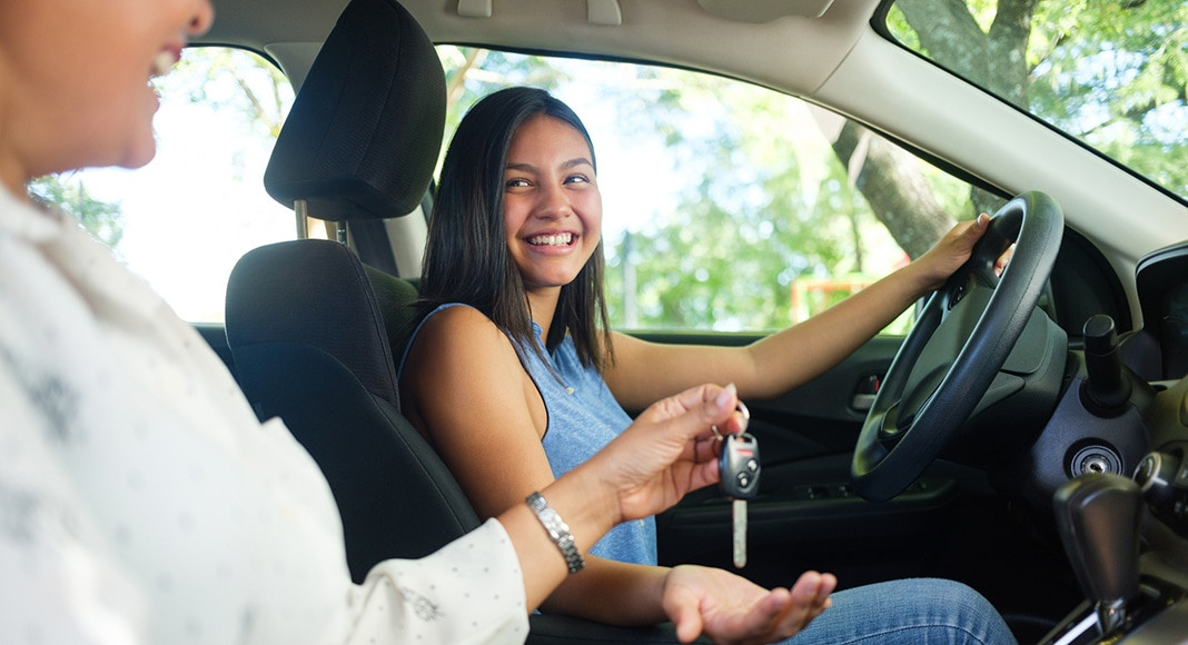 Teen student learning to drive safely with Get Drivers Ed's Teen Drivers Ed course.