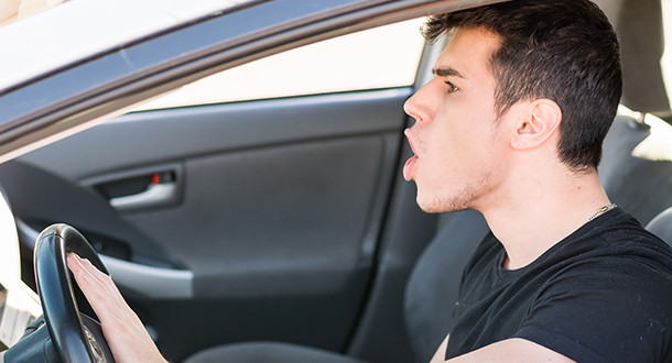 A teen driver in Texas practicing calm and safe driving techniques to deal with road rage, following guidance from Get Drivers Ed.