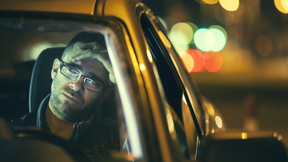 A focused teen driver avoiding distractions, as taught in Get Drivers Ed's 'drivers ed' program.