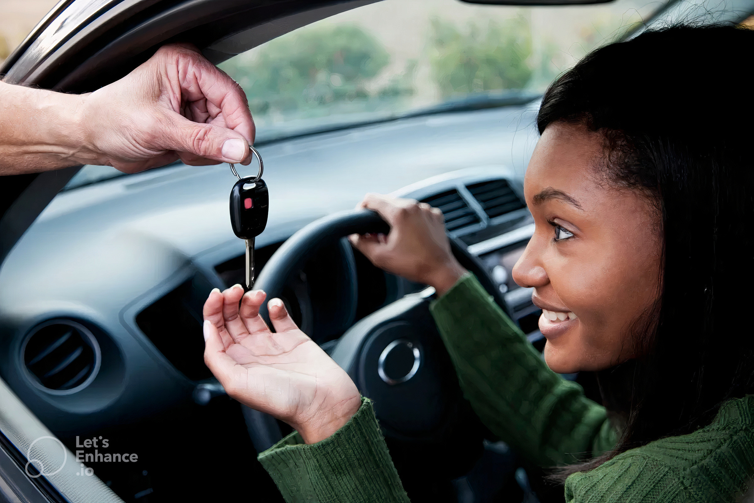 een driving course illustration showing a student driver behind the wheel with an instructor.