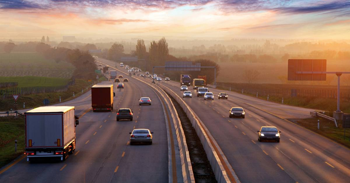 Confident driver on a Texas freeway, guided by the expert tips from Get Drivers Ed.