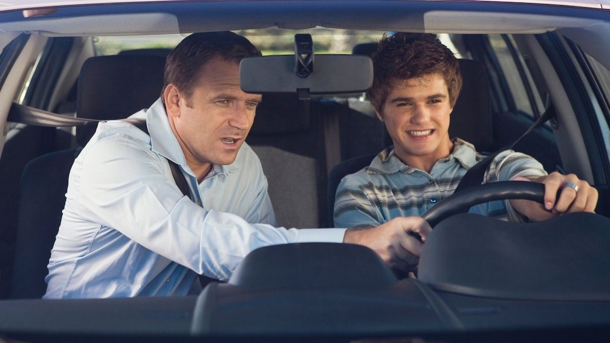 A parent teaching their teen to drive in Texas, supported by Get Drivers Ed's comprehensive 'drivers ed' online resources.