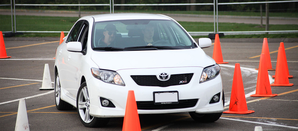 Teen driver confidently learning to drive, thanks to the comprehensive Drivers Ed program at Get Drivers Ed.