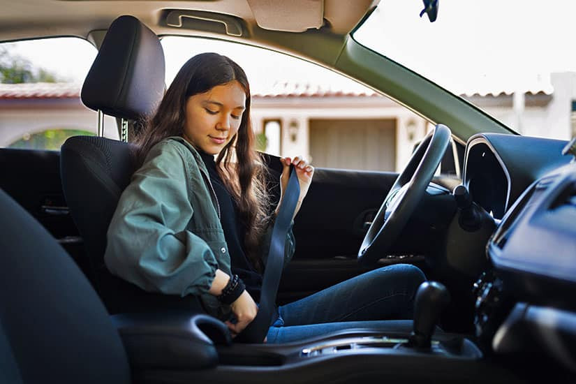 Teen learning to drive with Get Drivers Ed's comprehensive online drivers ed program