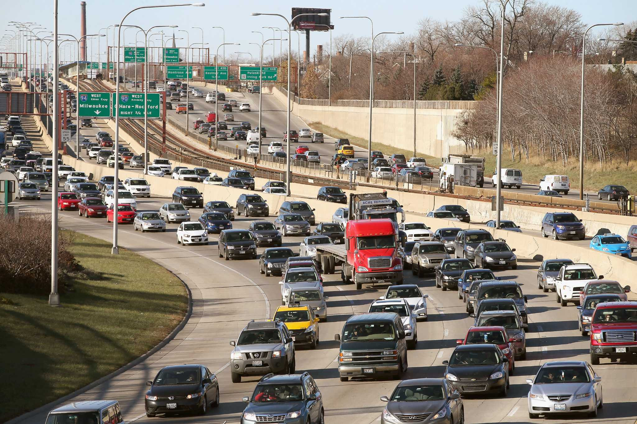 A driver confidently navigating a Texas freeway, applying skills learned from Get Drivers Ed's 'drivers ed' course.