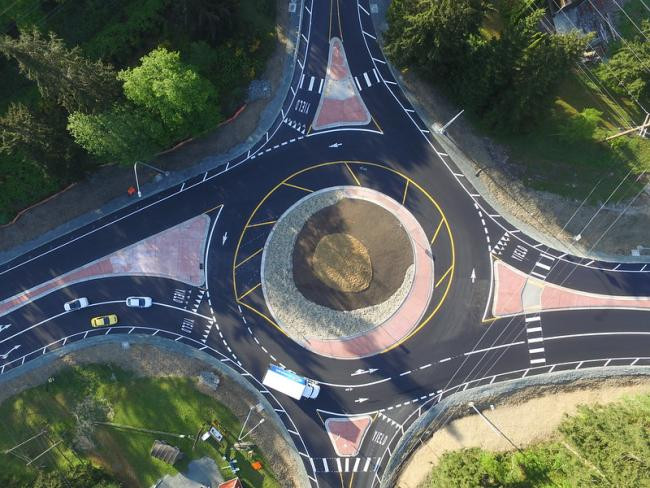 A driver confidently navigating a roundabout, illustrating the skills learned at Get Drivers Ed.