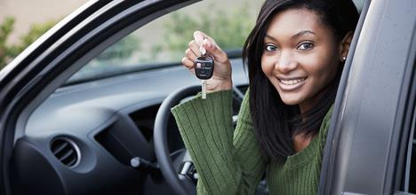 Confident Texas teen behind the wheel, mastering the roads with lessons from Get Drivers Ed.